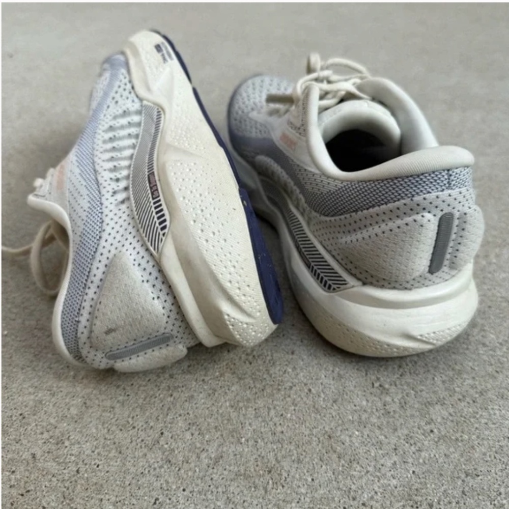 Brooks Adrenaline GTS 24 - Picture 3 of 4